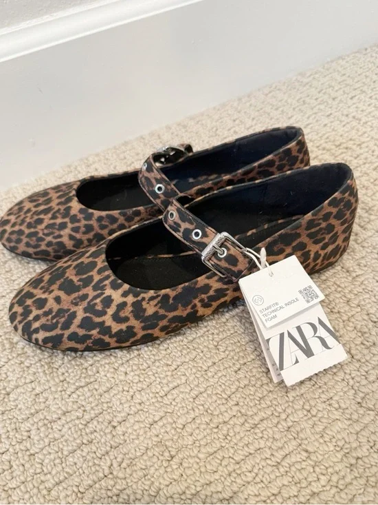 ZARA Leopard Printed Ballet Flats NWT
Silver Hardware - Picture 5 of 5